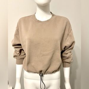 Urban Outfitters women's sweater size - M with long sleeves.